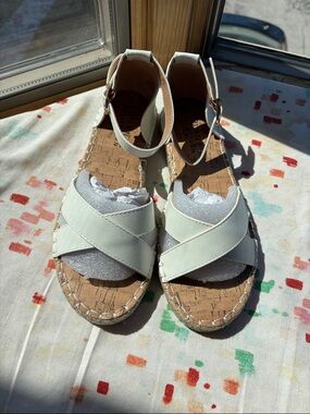 Journee Collection White Crisscross Cork Espadrille Sandals